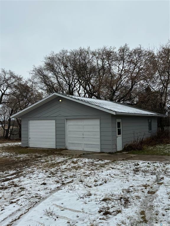 Property Photo: 203 2nd Avenue N SK S0A 3X0