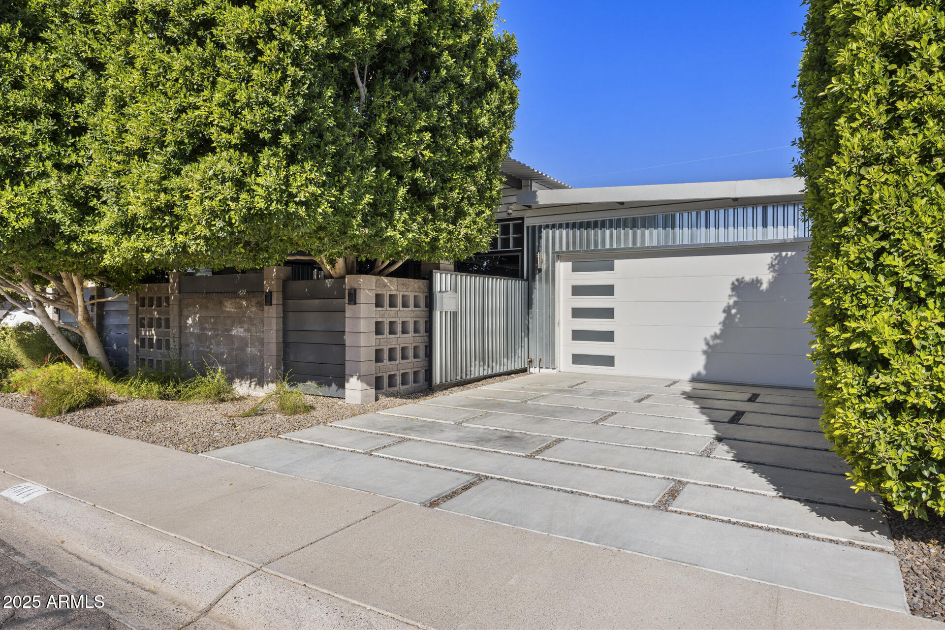 Property Photo: 8614 E Berridge Lane AZ 85250
