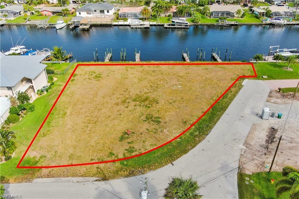 Property Photo:  1753 SE 46th Ln  FL 33904 