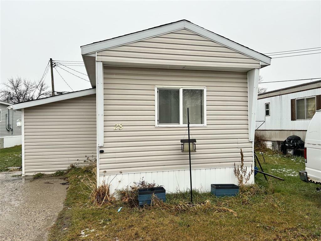 Property Photo:  28 Whiteswan Mobile Home Court  MB R7C 0A2 