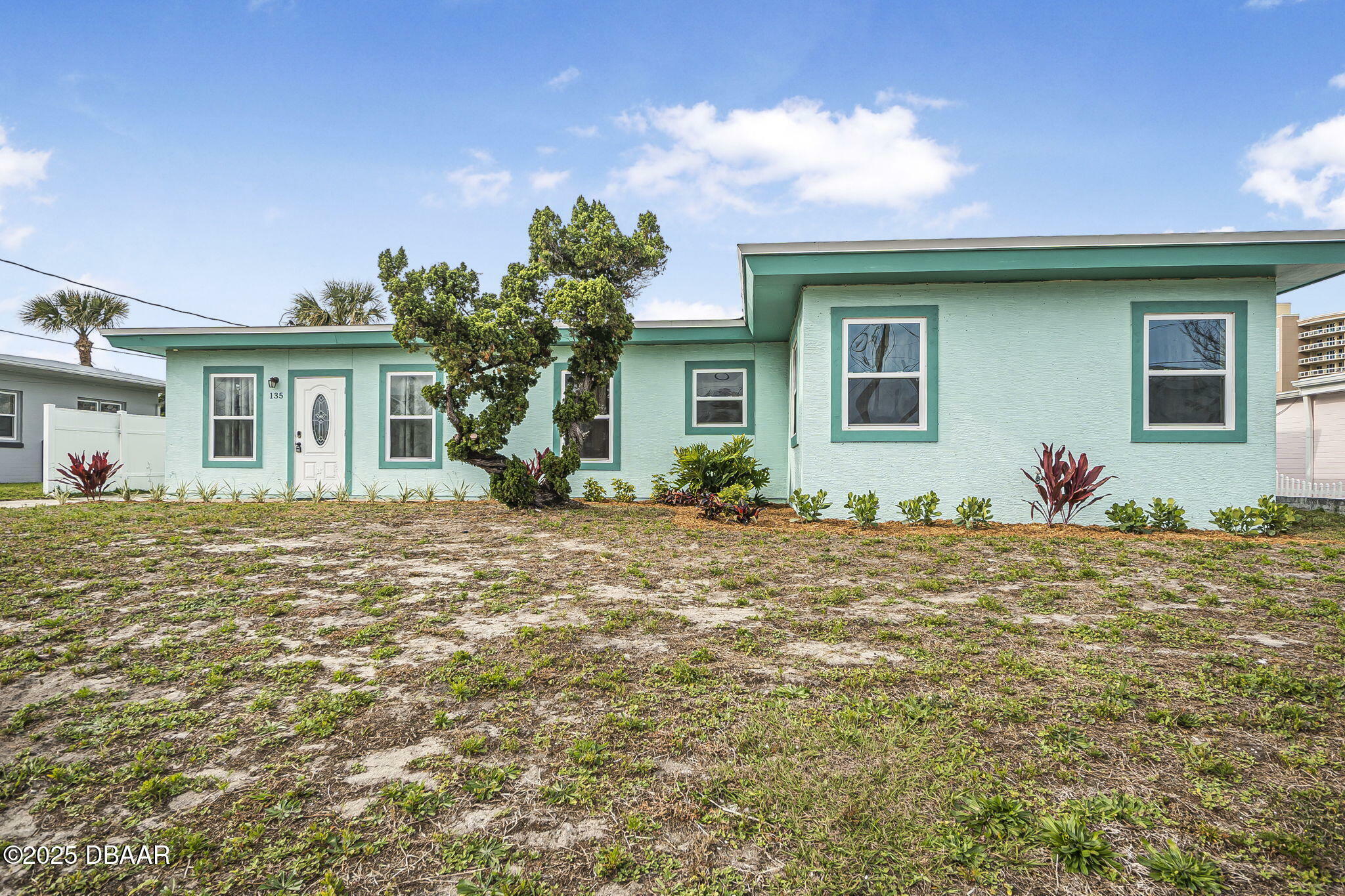 Property Photo: 135 Park Avenue FL 32118