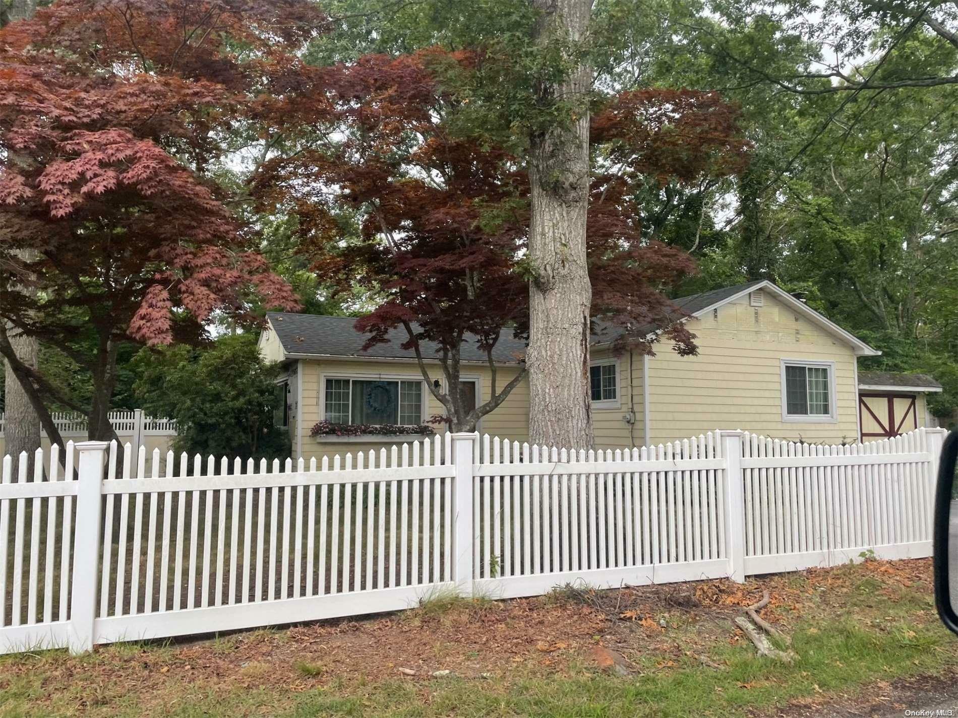 Property Photo:  212 Longfellow Drive  NY 11951 