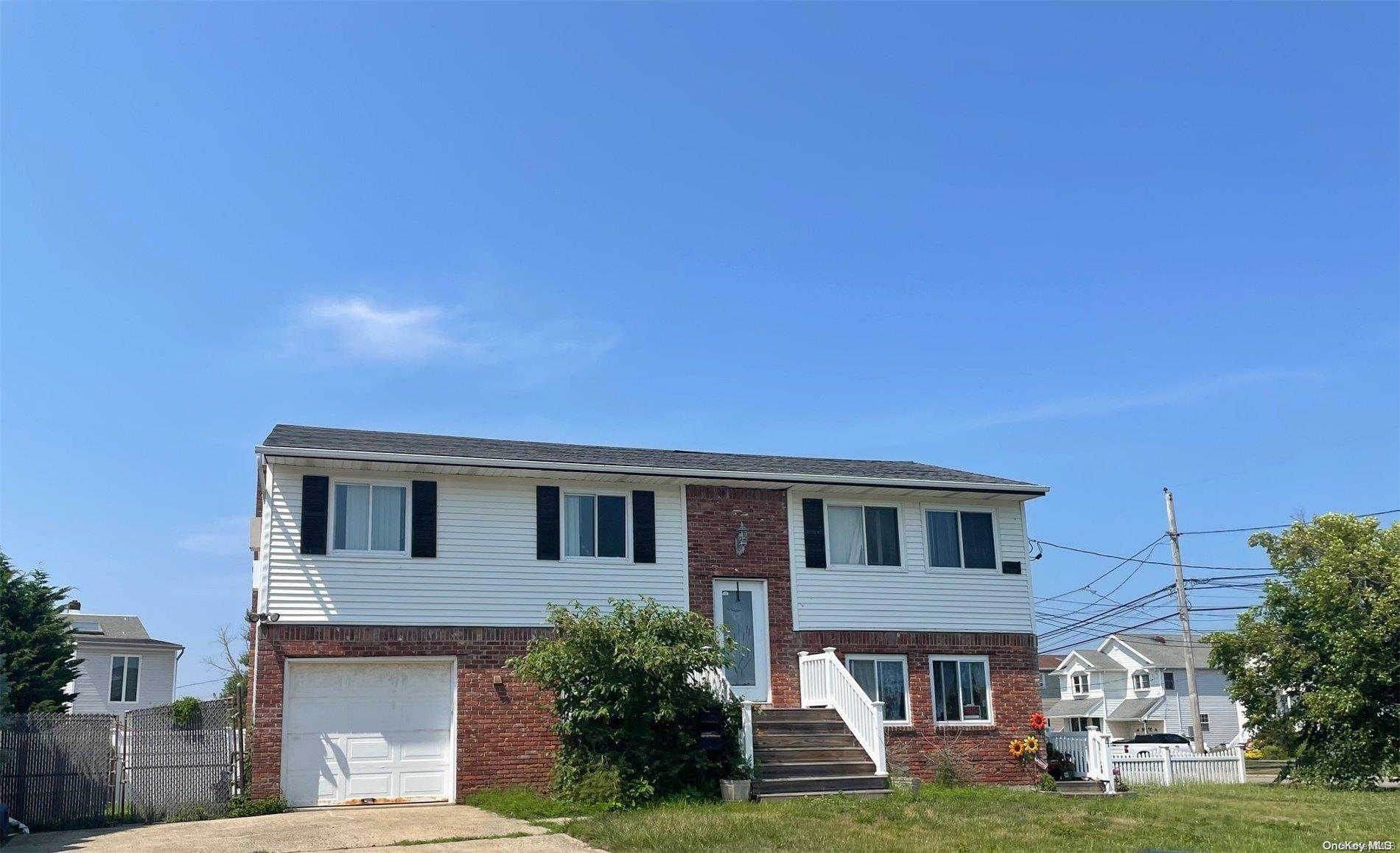 4 Bay Place  Lindenhurst NY 11757 photo