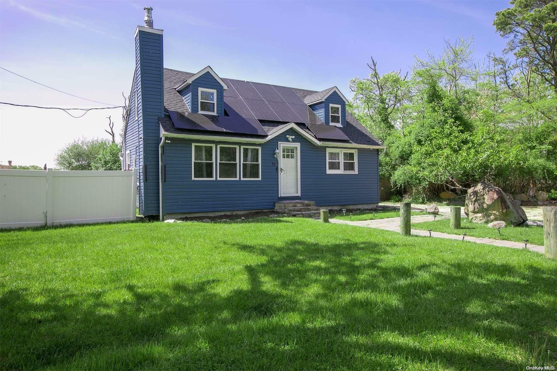 Property Photo:  14 Waverly Road  NY 11967 