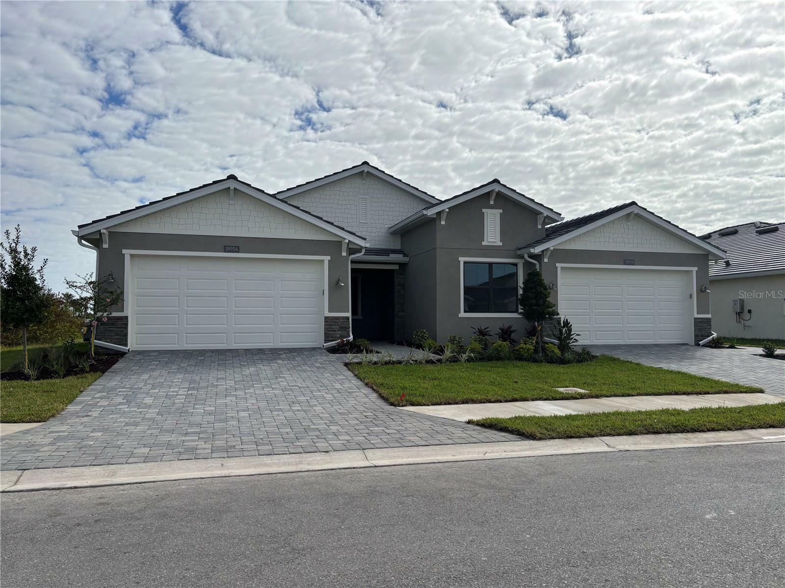 Property Photo: 18904 Dayspring Place FL 34293