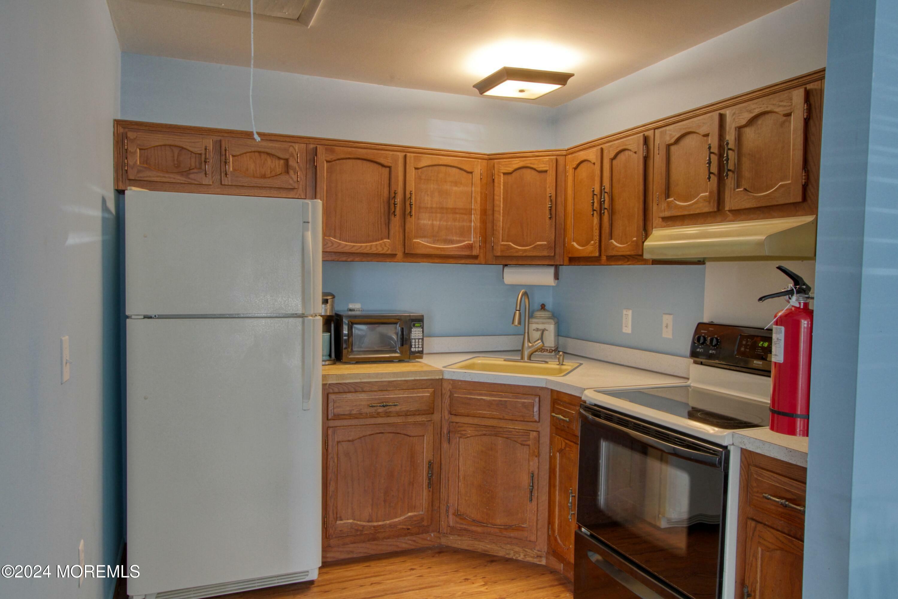 Property Photo:  21 Yorktowne Parkway H  NJ 08759 