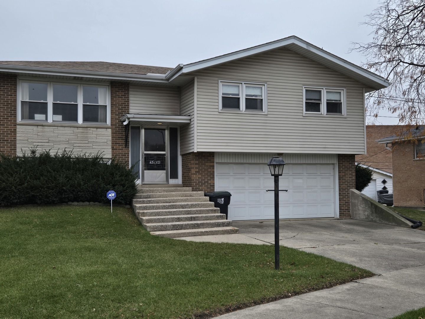 Property Photo:  16140 Prairie Avenue  IL 60473 