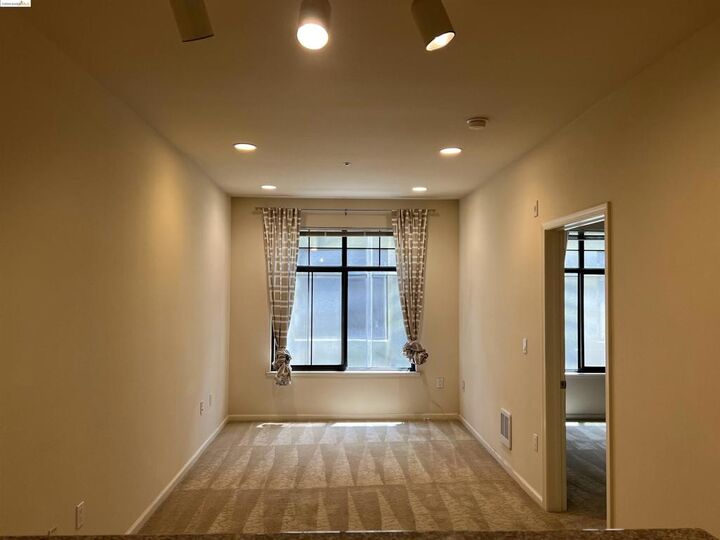 Property Photo:  989 Franklin St 505  CA 94607 