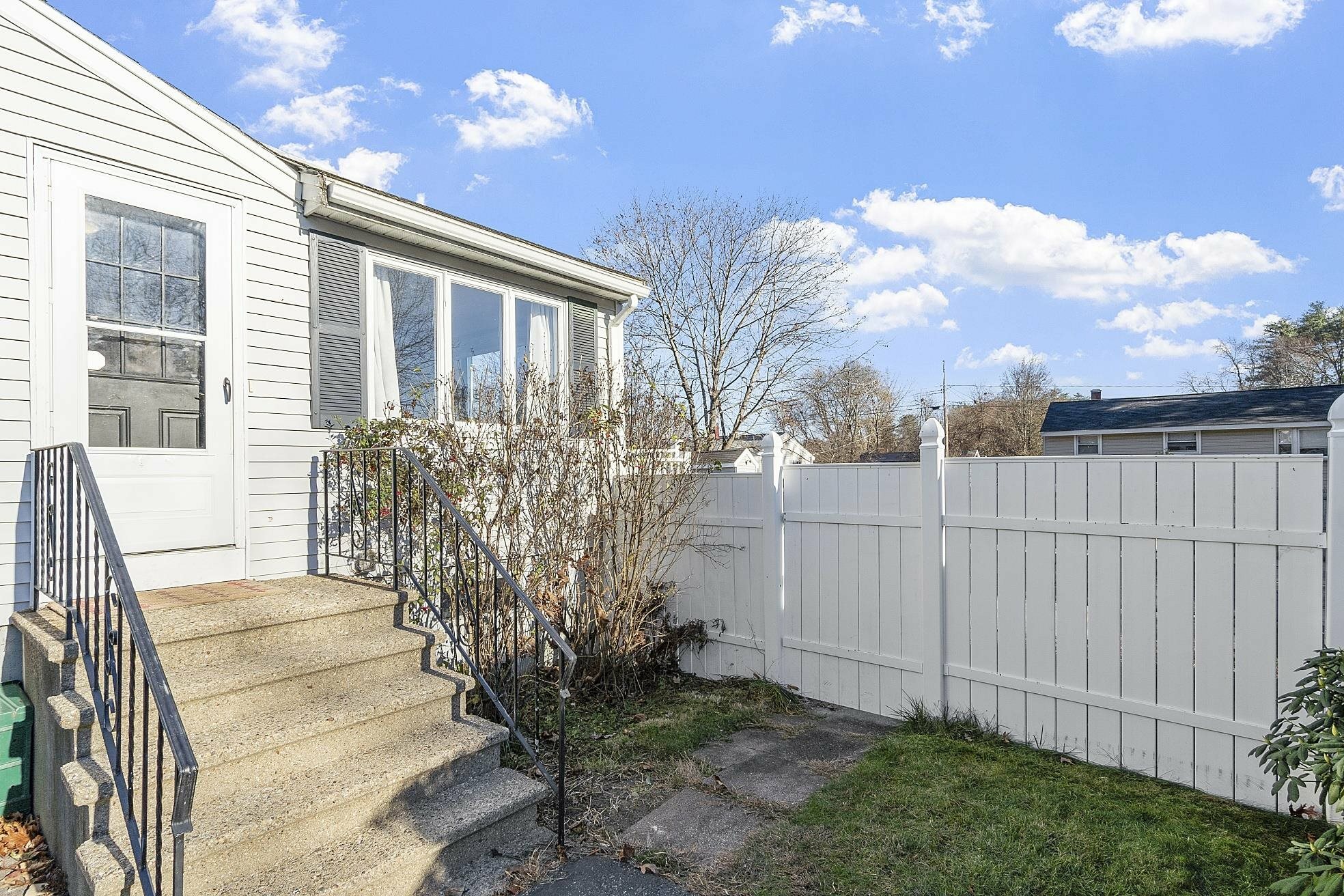 Property Photo:  5 Briarcliff Drive  NH 03062 