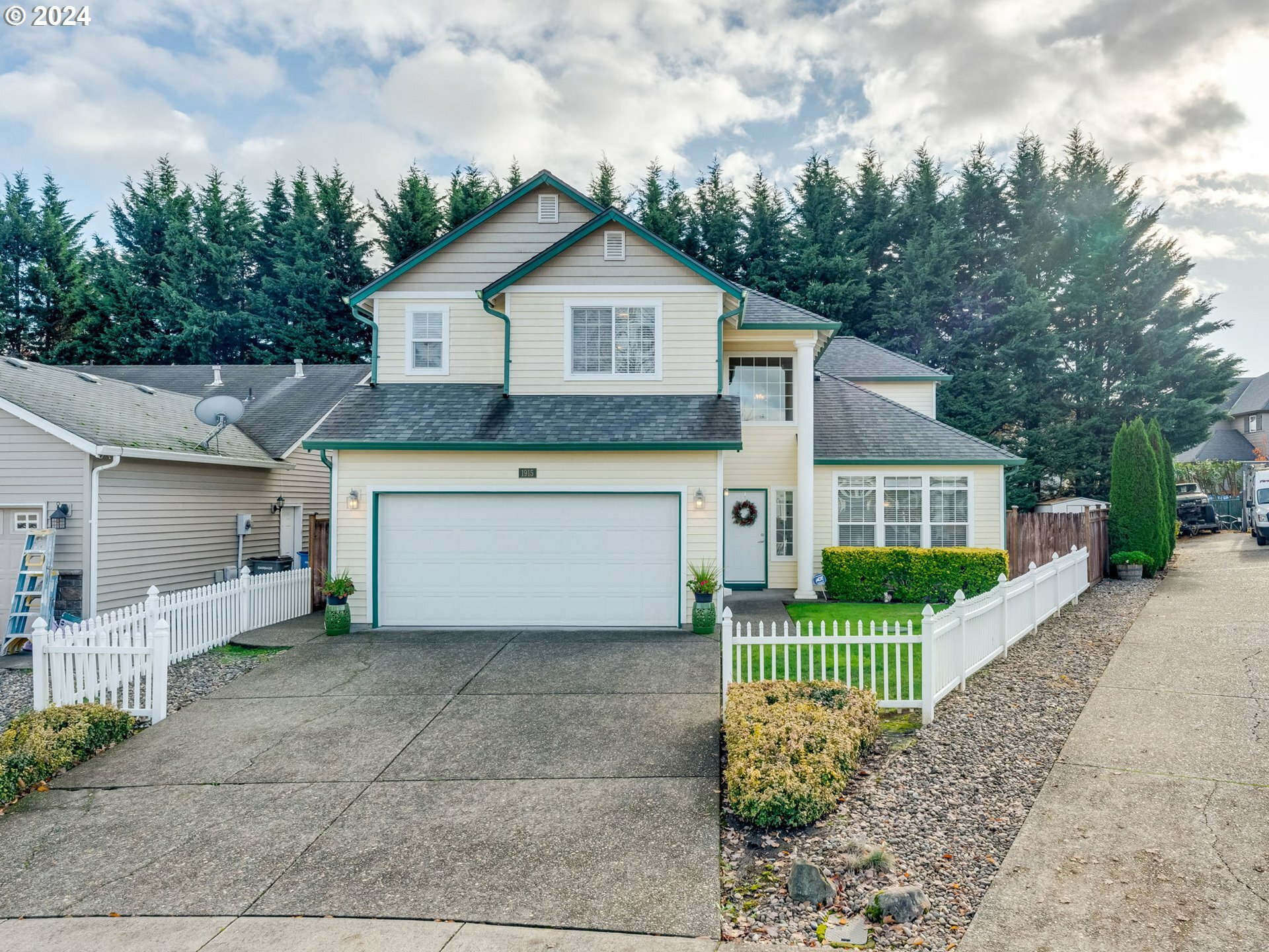 Property Photo:  1915 NW 148th St  WA 98685 