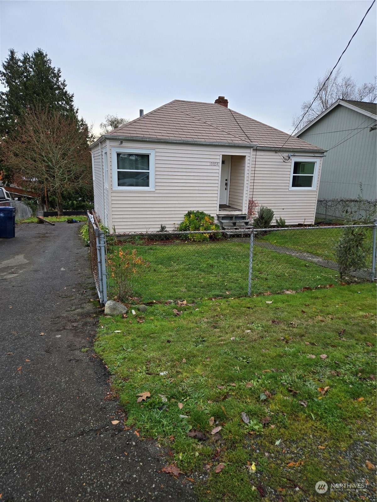 Property Photo:  10034 20th Avenue SW  WA 98146 