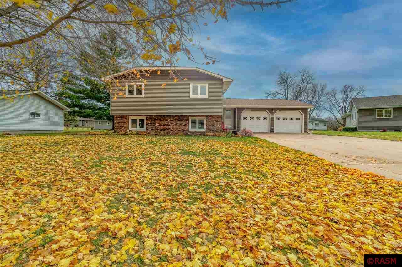 Property Photo:  808 Circle Drive  MN 56097 