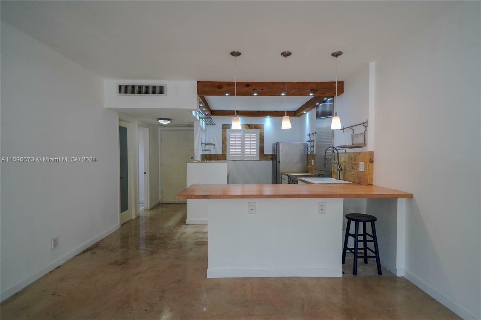 Property Photo:  100 Edgewater Dr 113  FL 33133 