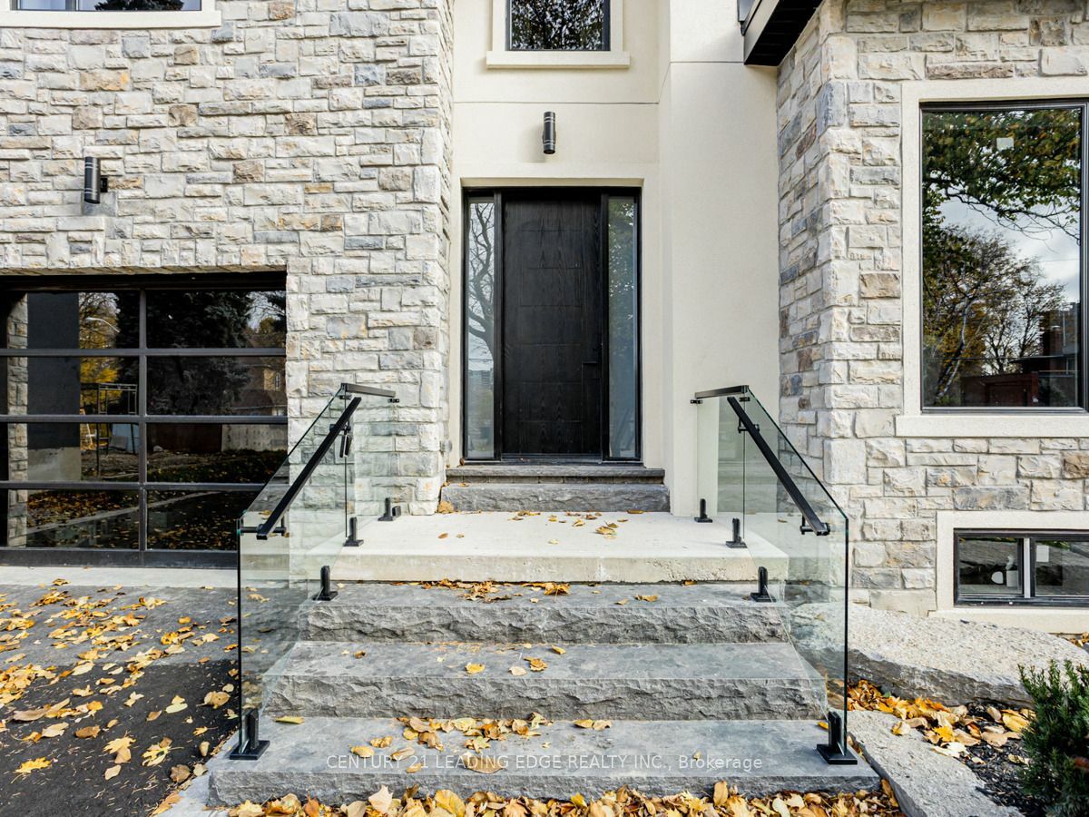 Property Photo:  19 Donalda Cres  ON M1S 1N5 