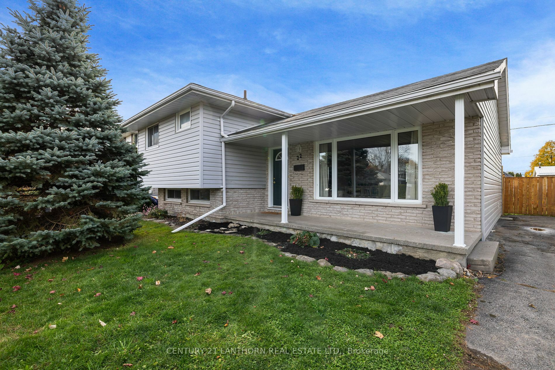 Property Photo:  22 Shoniker Ave  ON K8V 2B5 