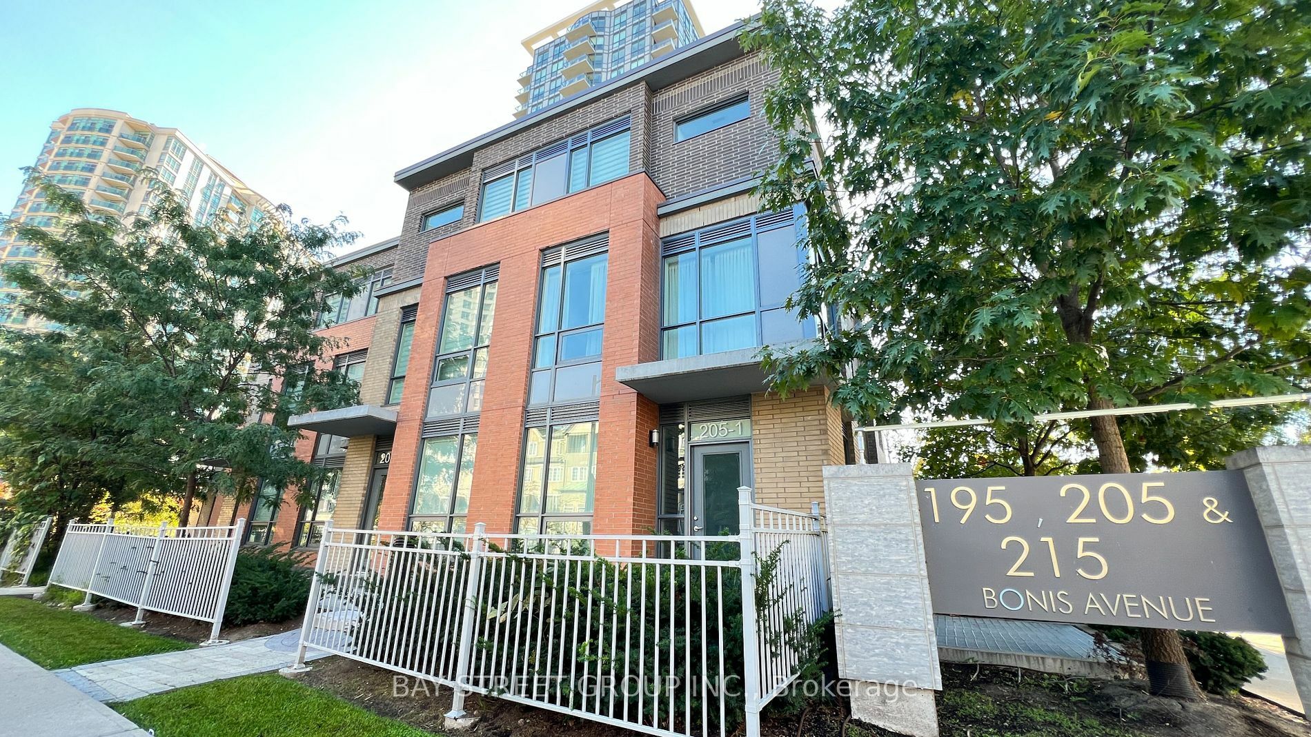 Property Photo:  205 Bonis Ave Th1  ON M1T 3W6 