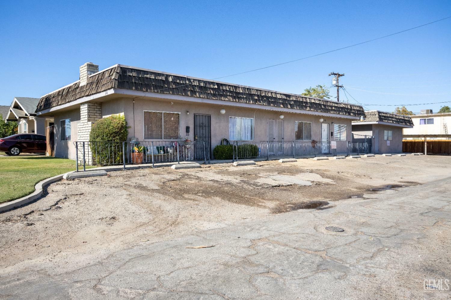 Property Photo:  1716 3rd Street  CA 93304 