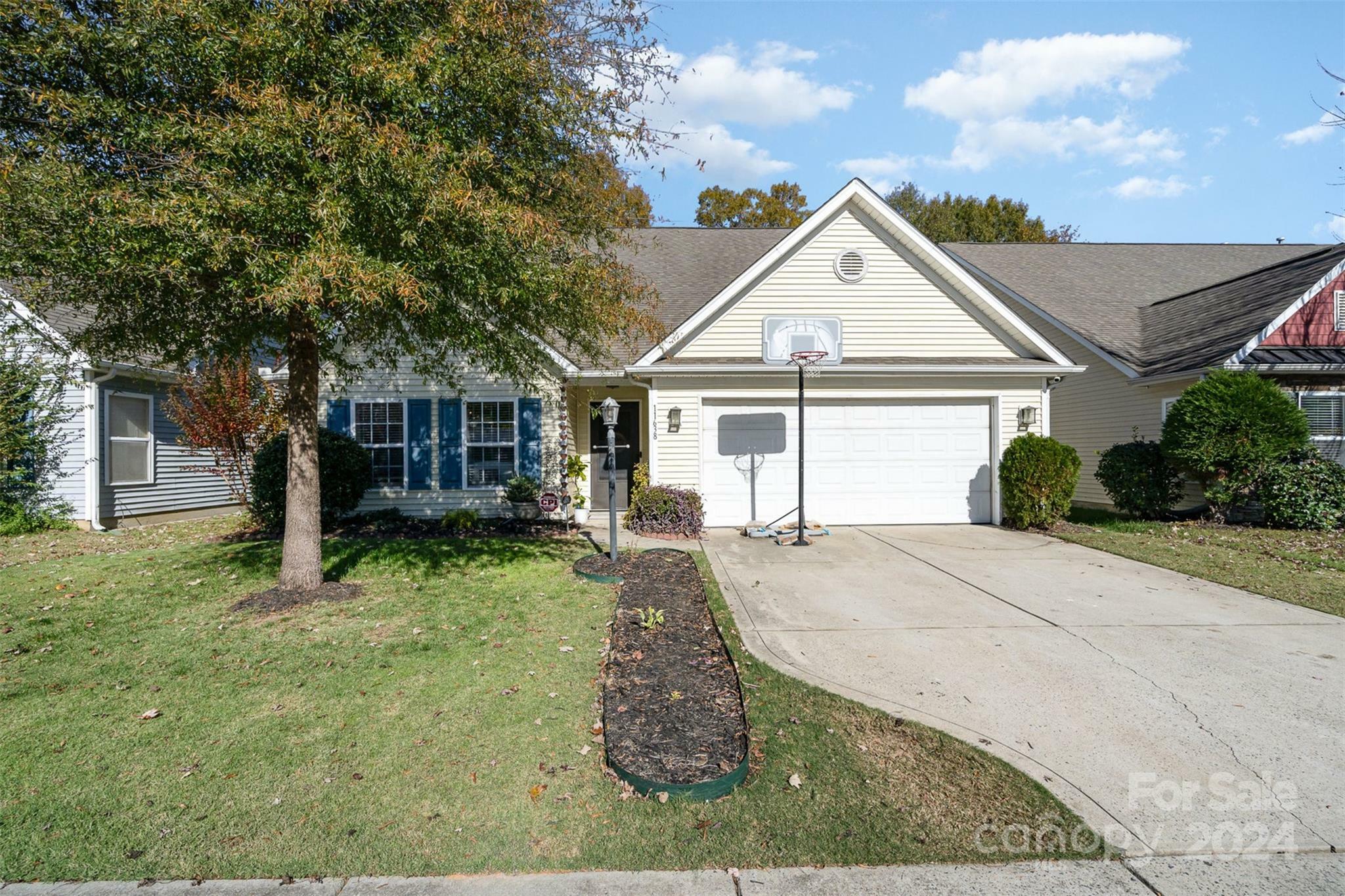 Property Photo:  11638 Village Pond Drive  NC 28278 