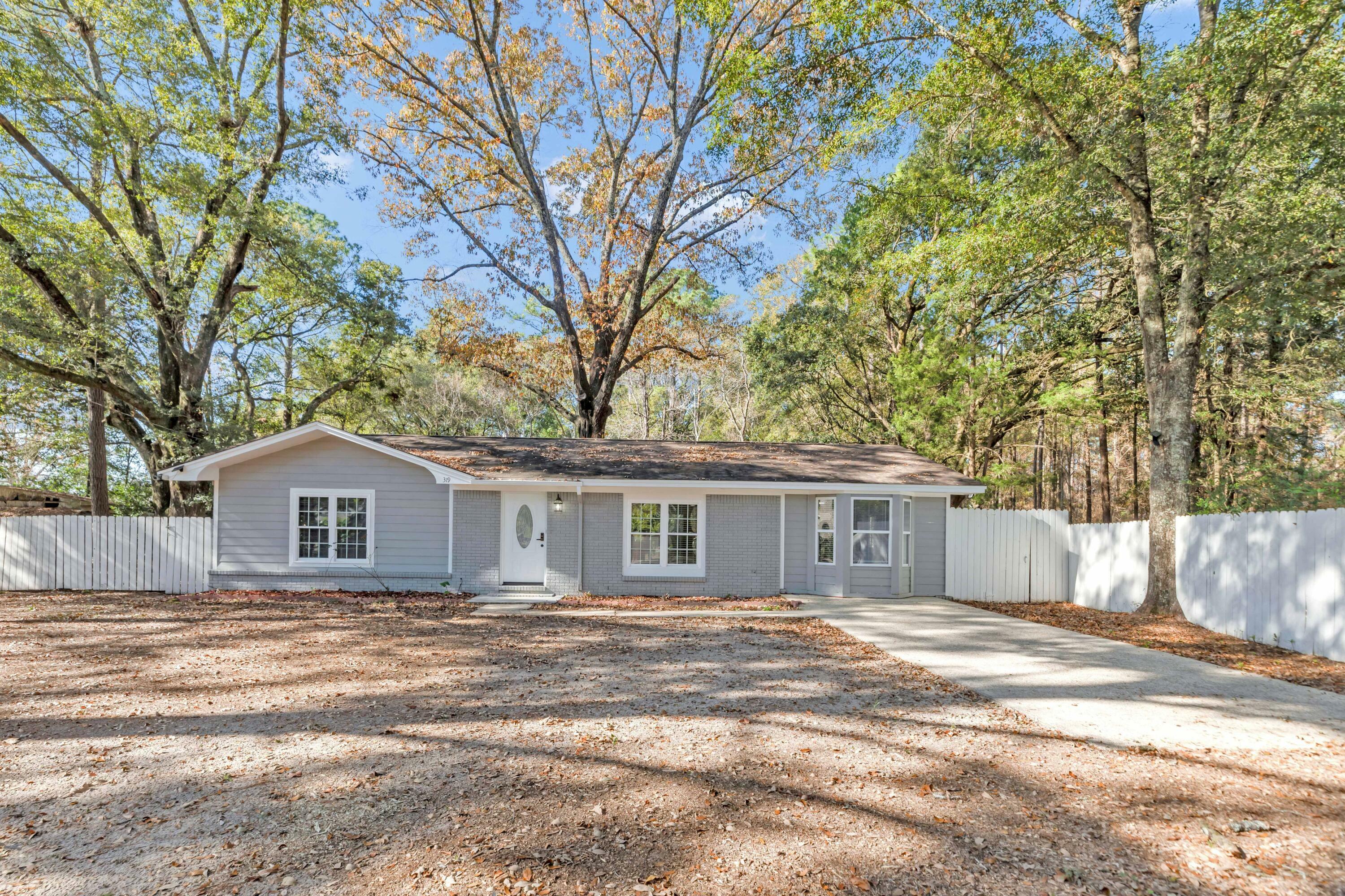 Property Photo:  319 Jones Rd, Road  FL 32536 