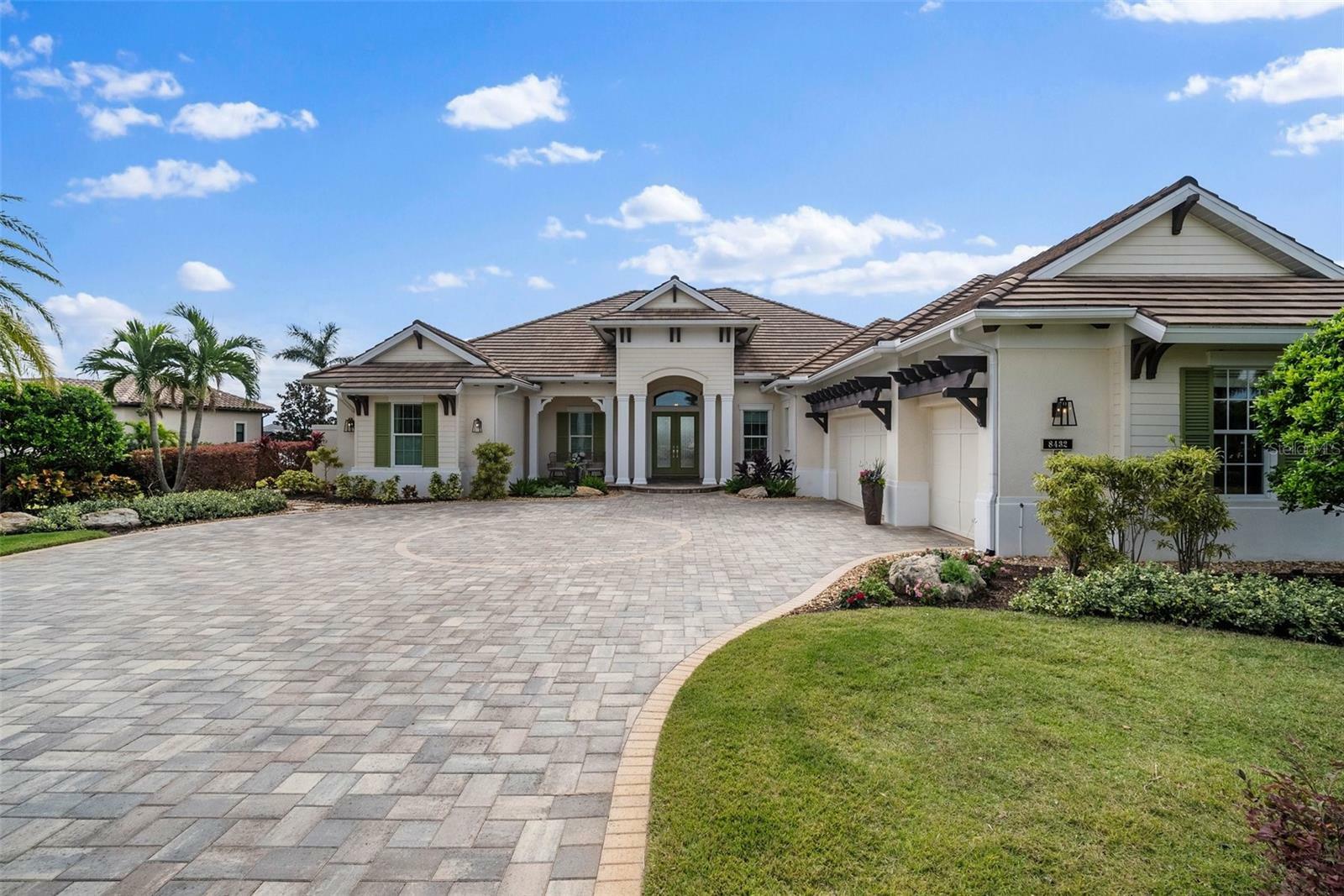 Property Photo:  8432 Lindrick Lane  FL 34202 