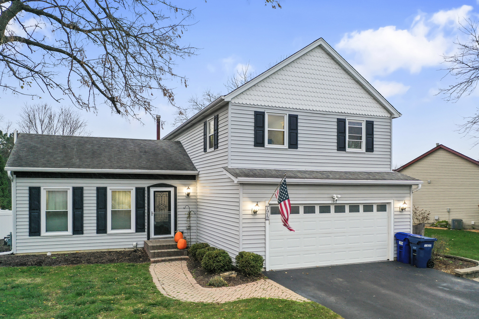 Property Photo:  1912 Clydesdale Drive  IL 60189 