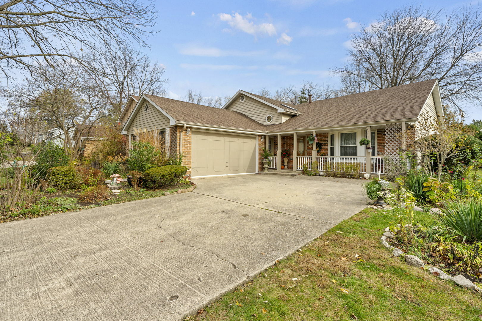 Property Photo:  227 N Clyde Avenue  IL 60067 