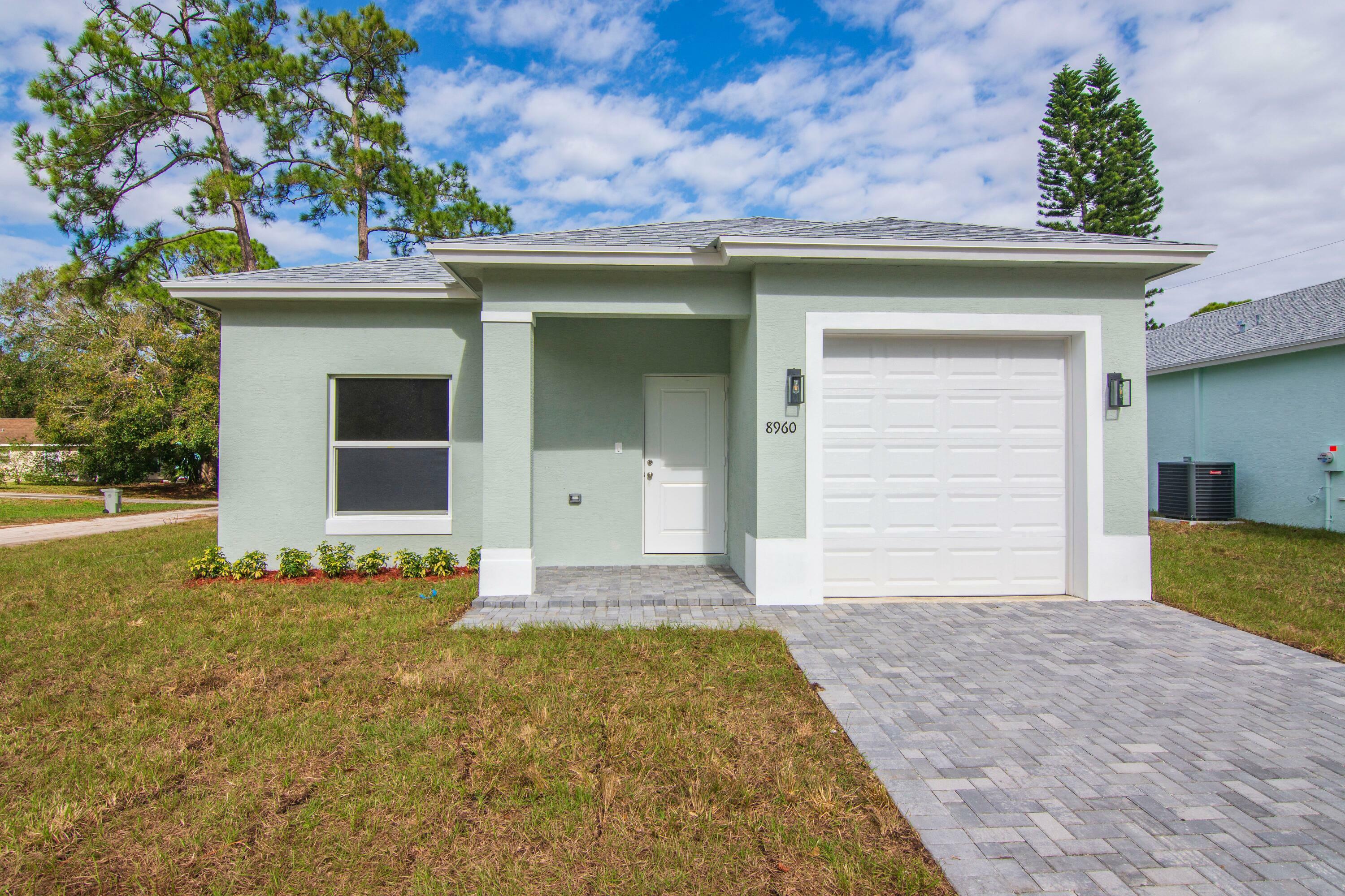 Property Photo:  1685 22nd Avenue SW  FL 32962 