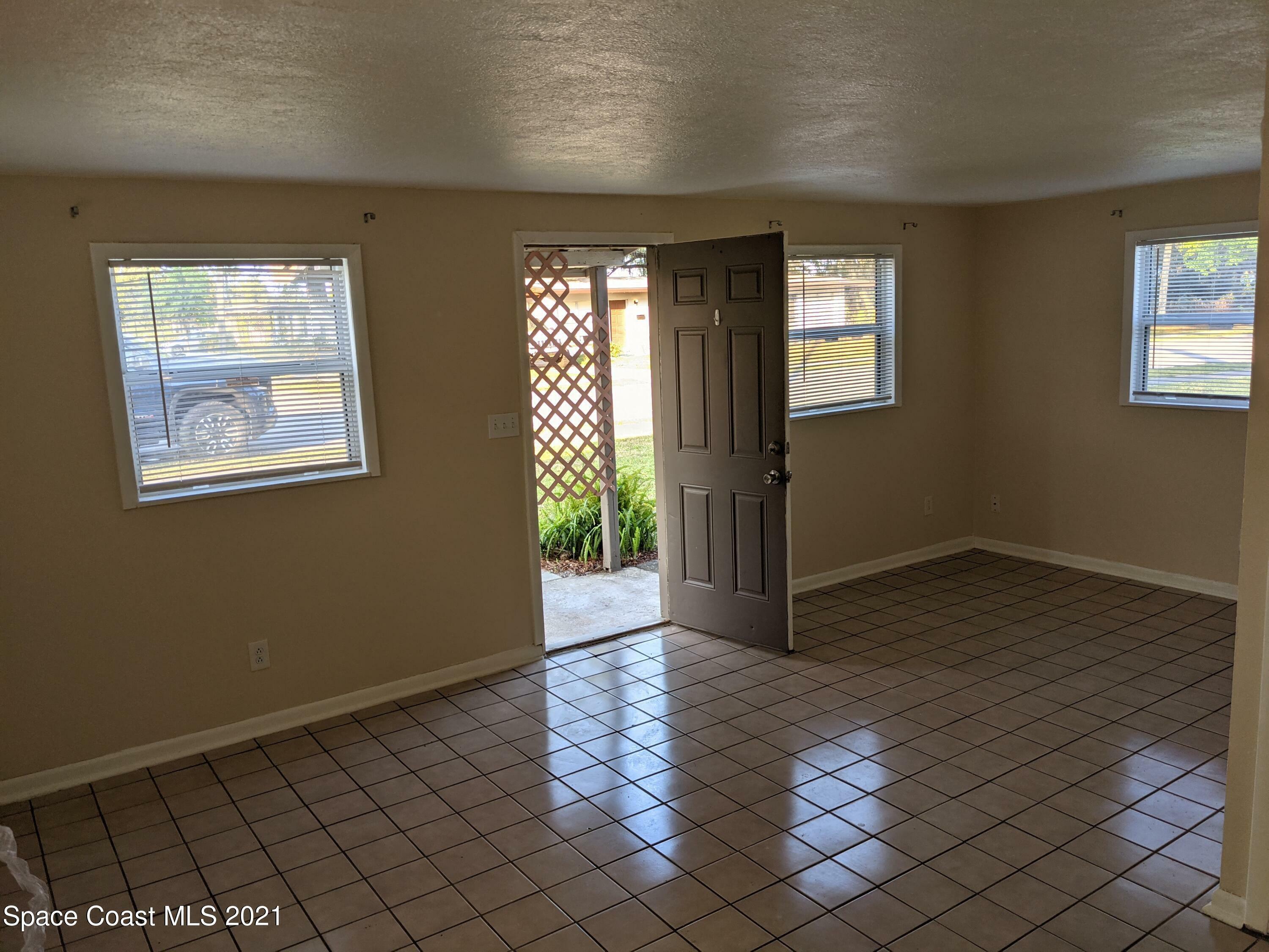 Property Photo:  1565 Violet Avenue  FL 32796 