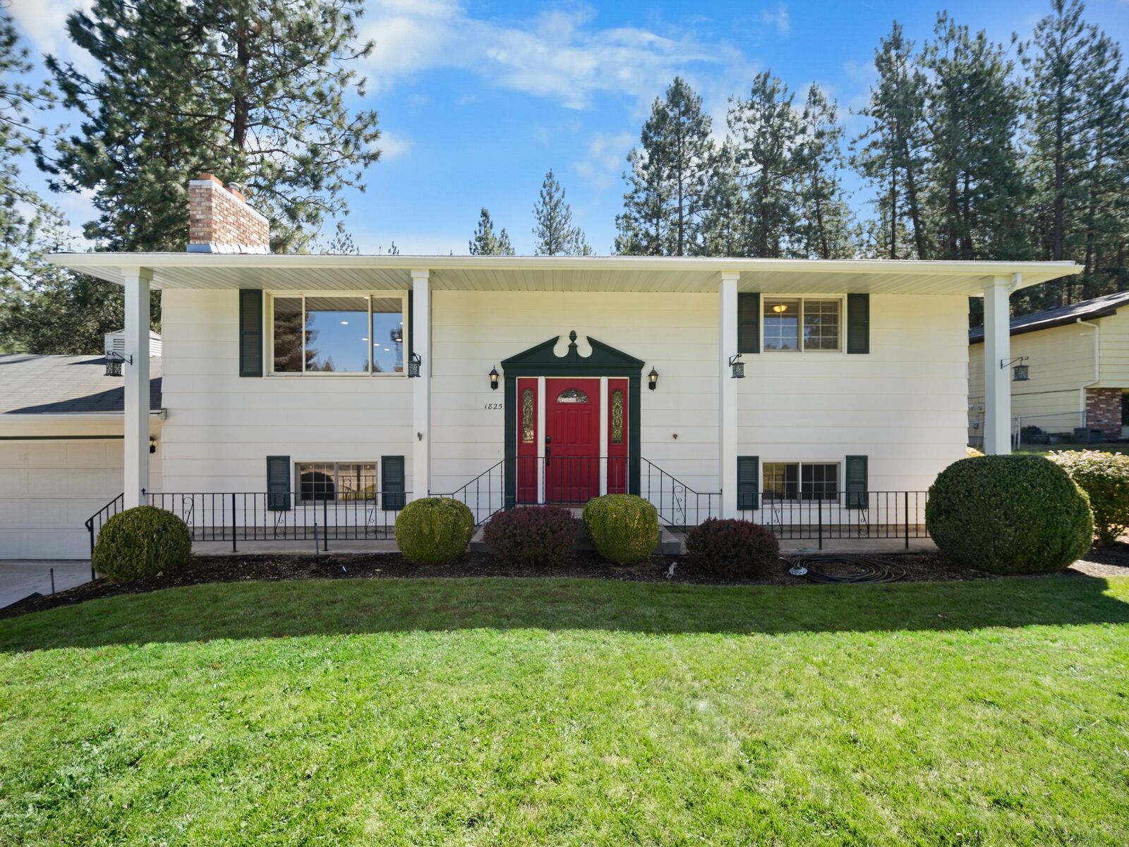 Property Photo: 1825 S Lake Rd WA 99212