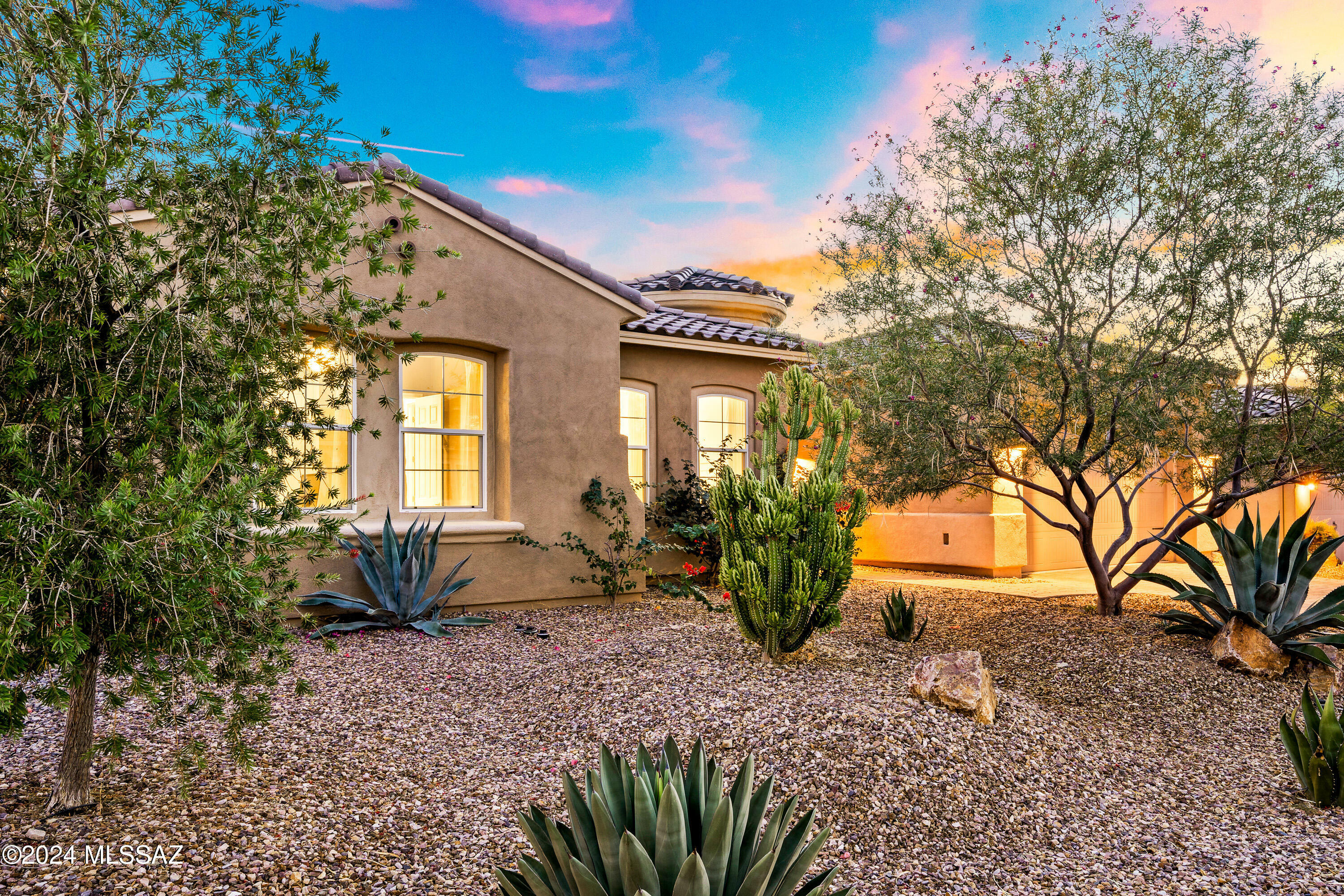 Property Photo:  14249 N Silverleaf Lane  AZ 85658 