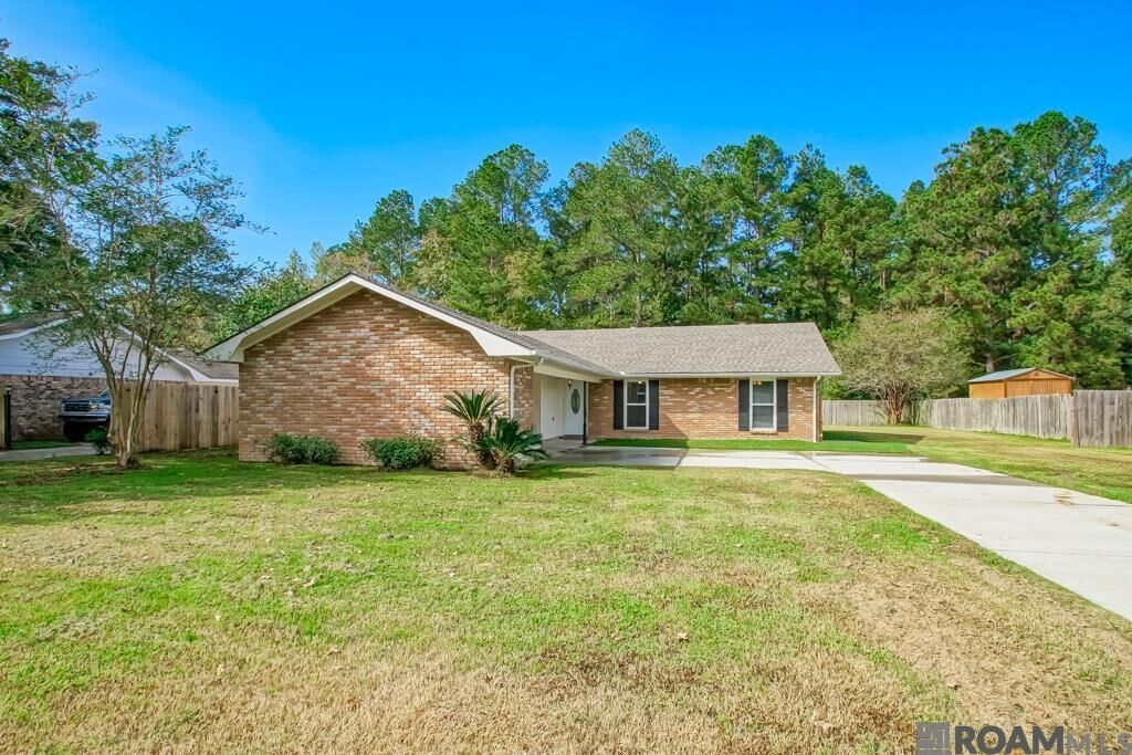 Property Photo: 9833 Banway Dr LA 70739