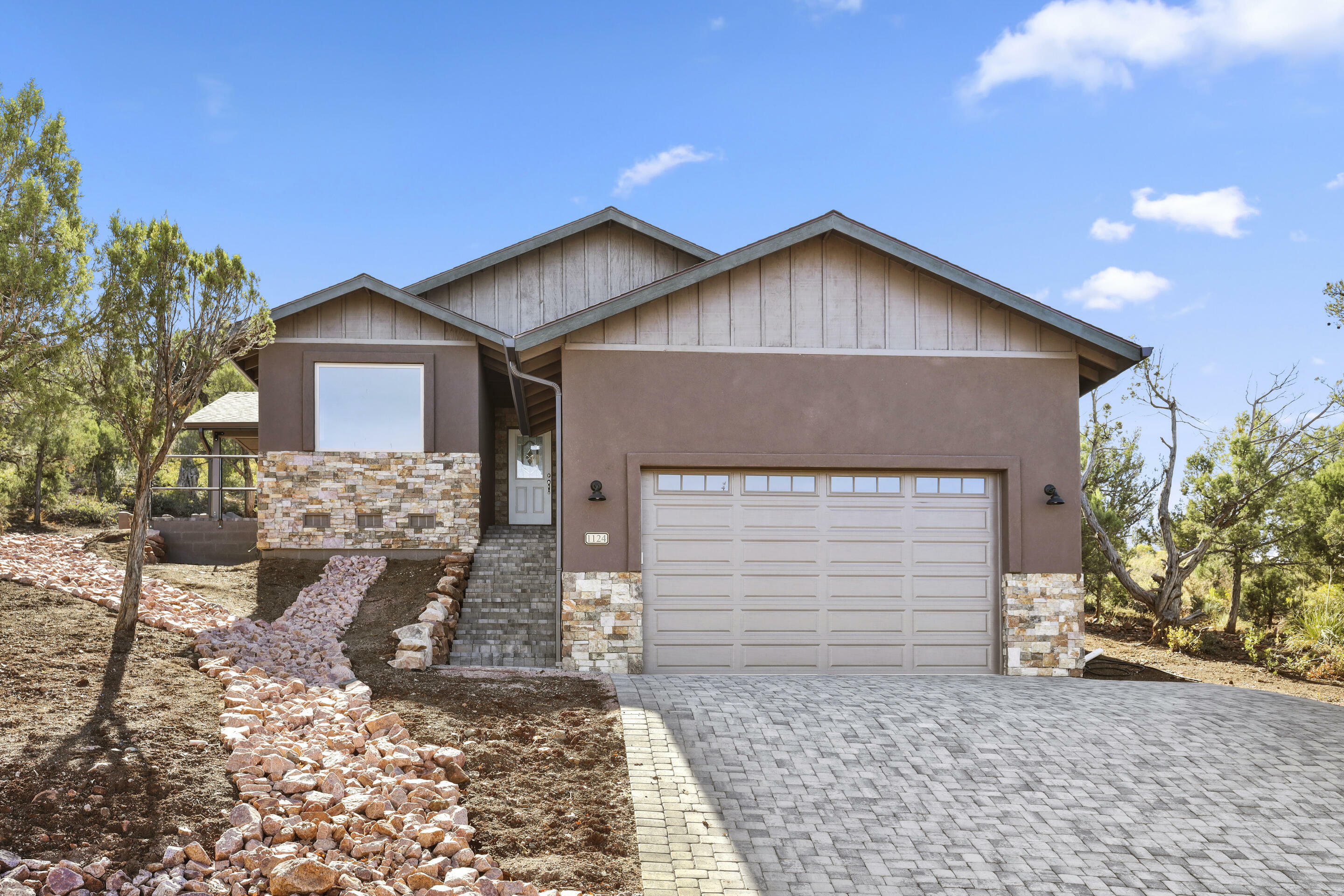 Property Photo:  1124 S Sycamore Circle  AZ 85541 