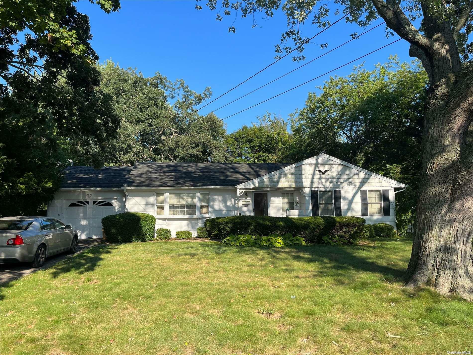 Property Photo:  1415 Potter Boulevard  NY 11706 