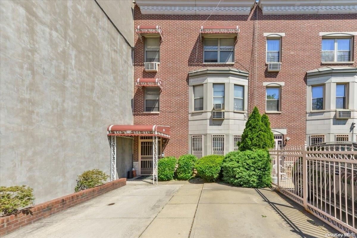 Property Photo:  99A Macdougal Street  NY 11233 