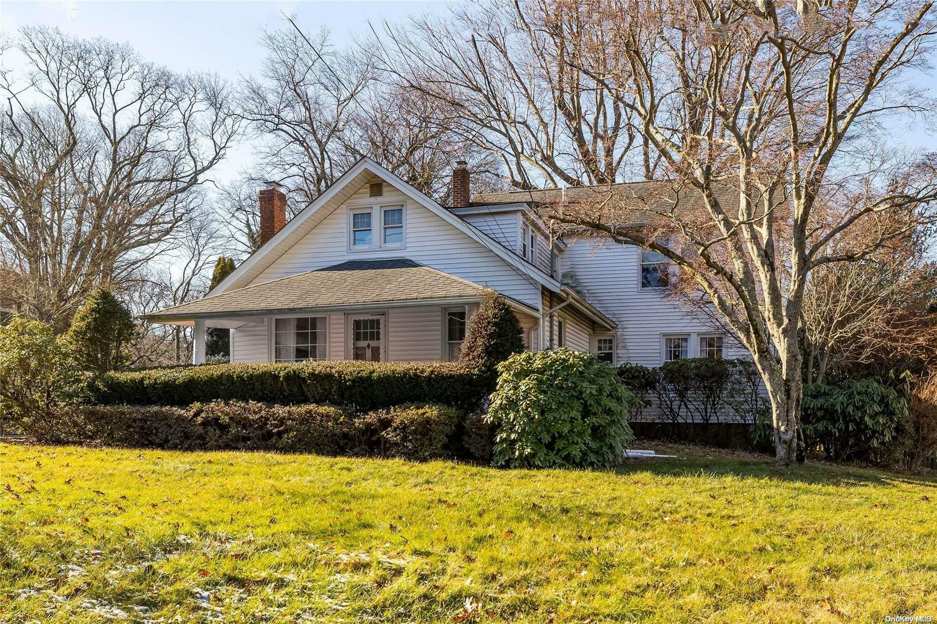 Property Photo:  85 Soundview Road  NY 11743 