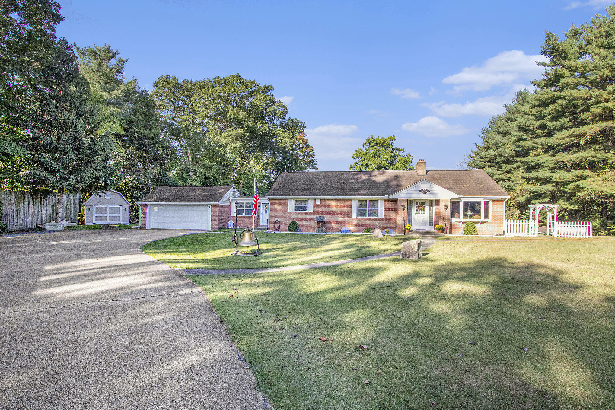 Property Photo: 1806 Bond Street MI 49120