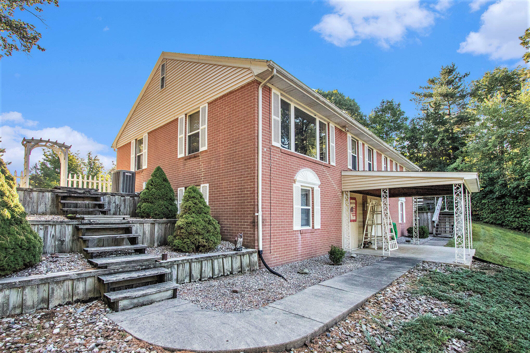 Property Photo: 1806 Bond Street MI 49120