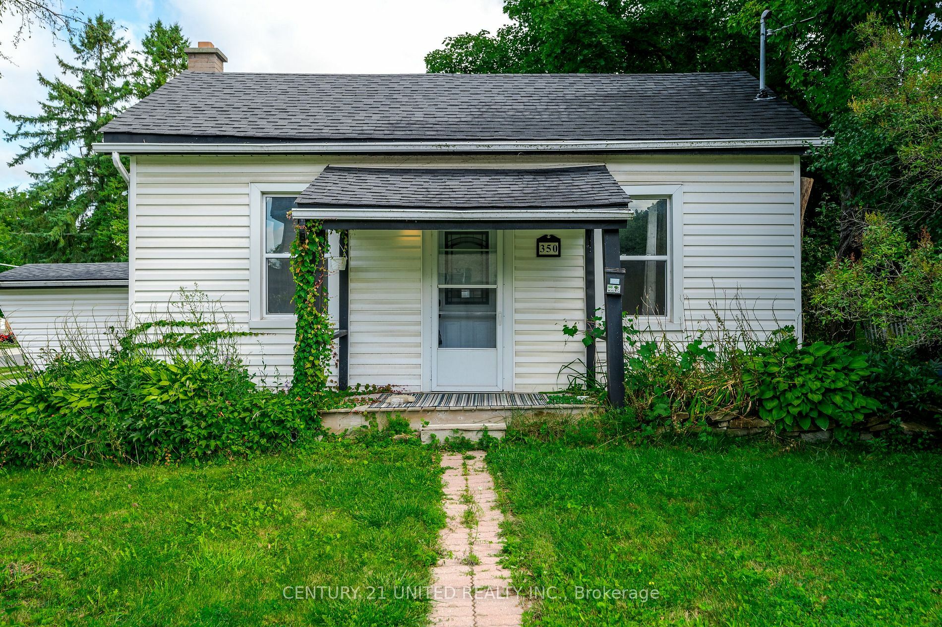 Property Photo:  350 Dublin St  ON K9H 3C5 