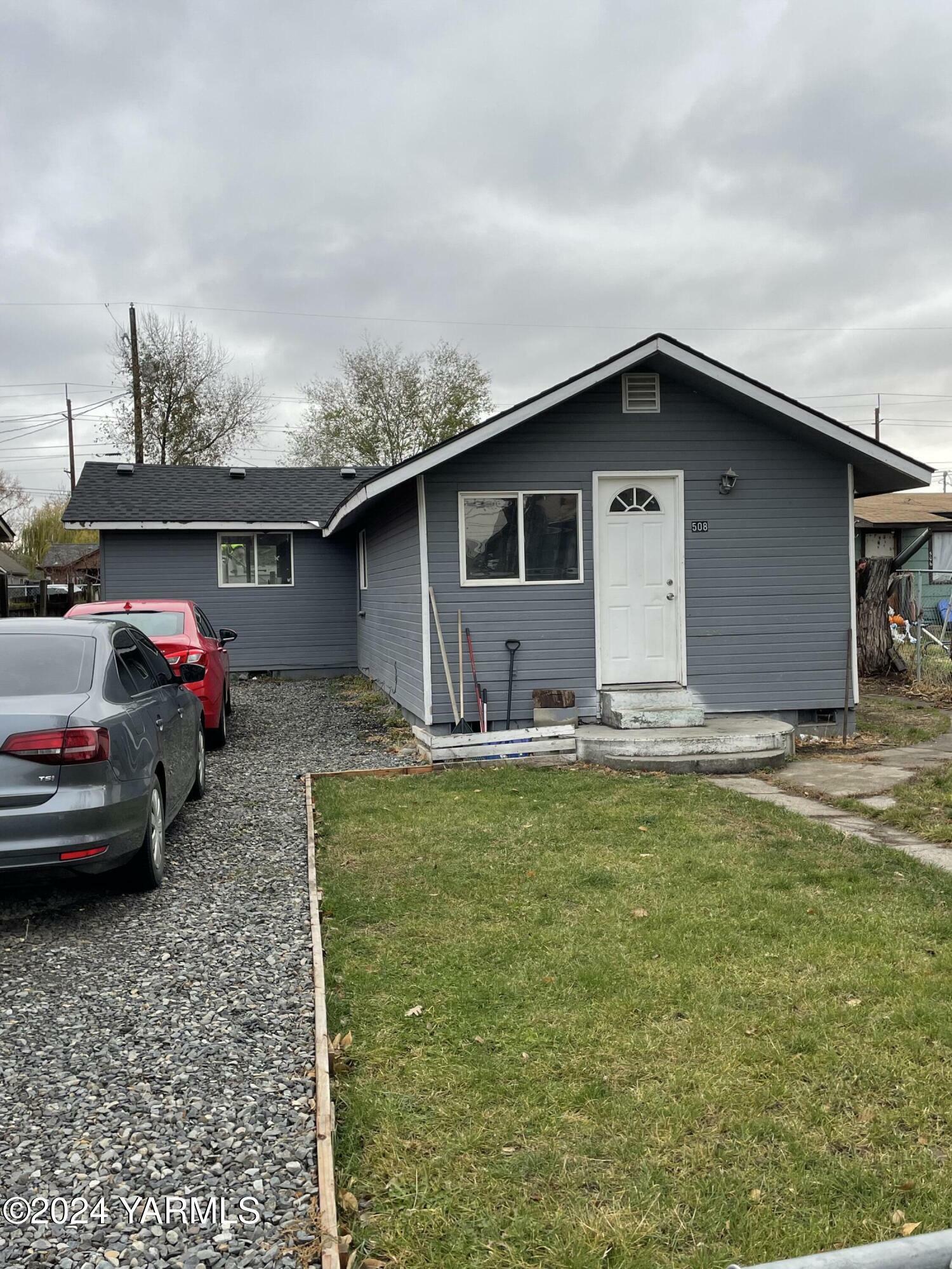 Property Photo:  508 S 12th St  WA 98901 