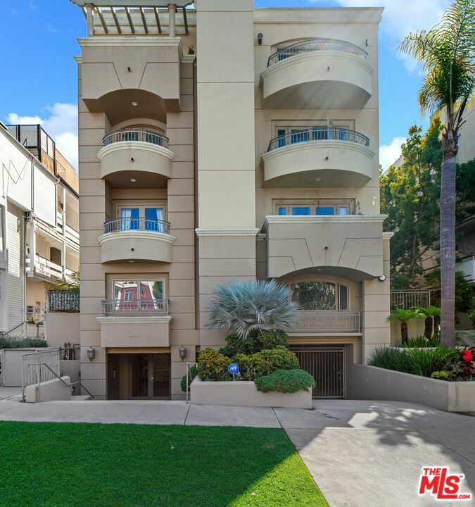 Property Photo:  11916   Gorham Ave 302  CA 90049 