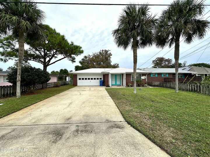 Property Photo: 16810 Junipero Avenue FL 32413