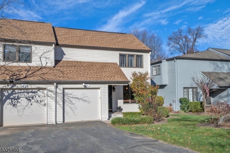 Property Photo:  43 Stonegate Dr  NJ 07068 