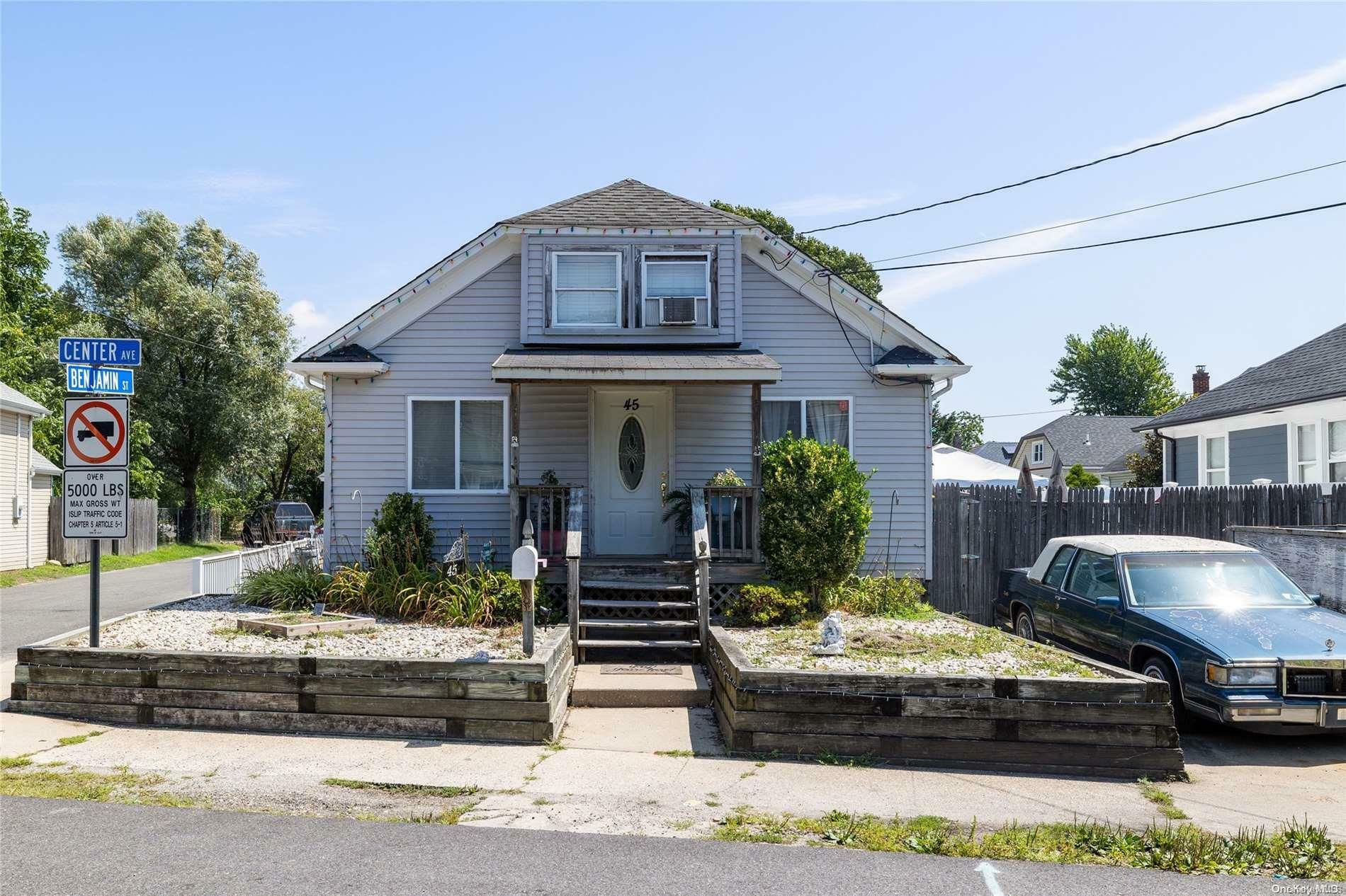 45 Center Avenue  Bay Shore NY 11706 photo