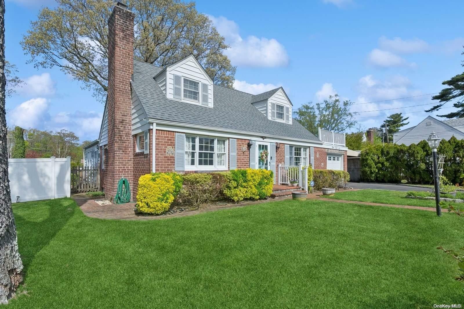 Property Photo:  556 Mulberry Lane  NY 11552 