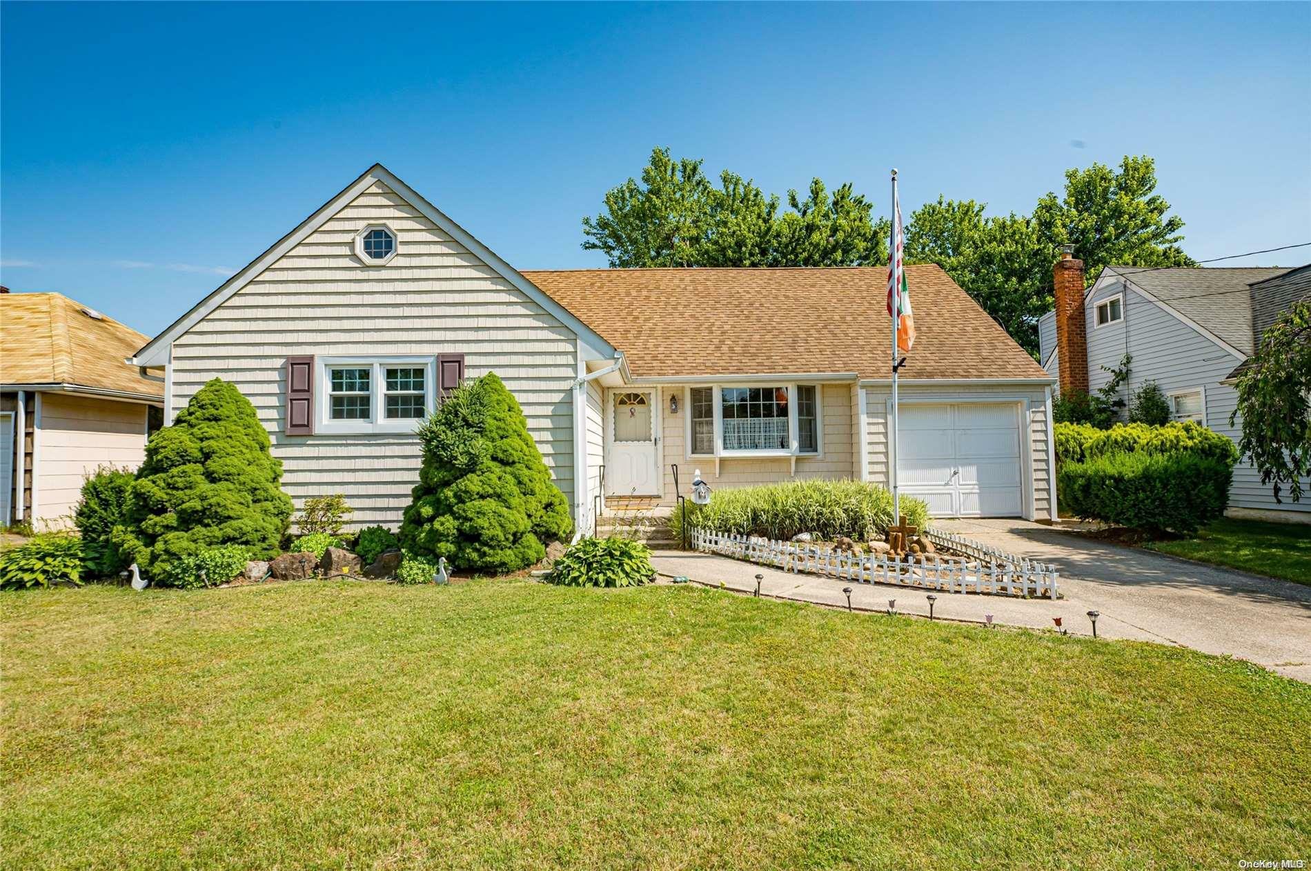 Property Photo: 11 Leeds Lane NY 11703