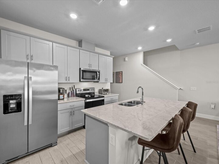 Property Photo:  1323 Merrydale Way  FL 32792 