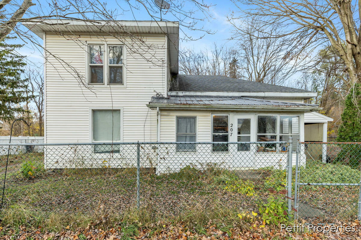 Property Photo:  207 E Van Buren Street Street  MI 49055 