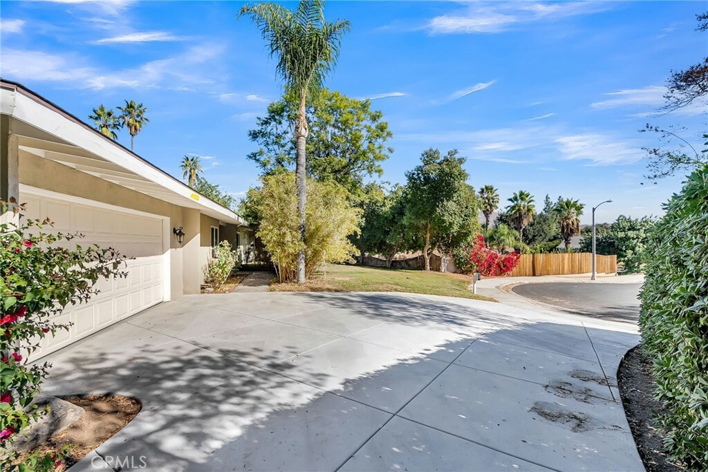 Property Photo:  1580 Pelham Place  CA 92506 