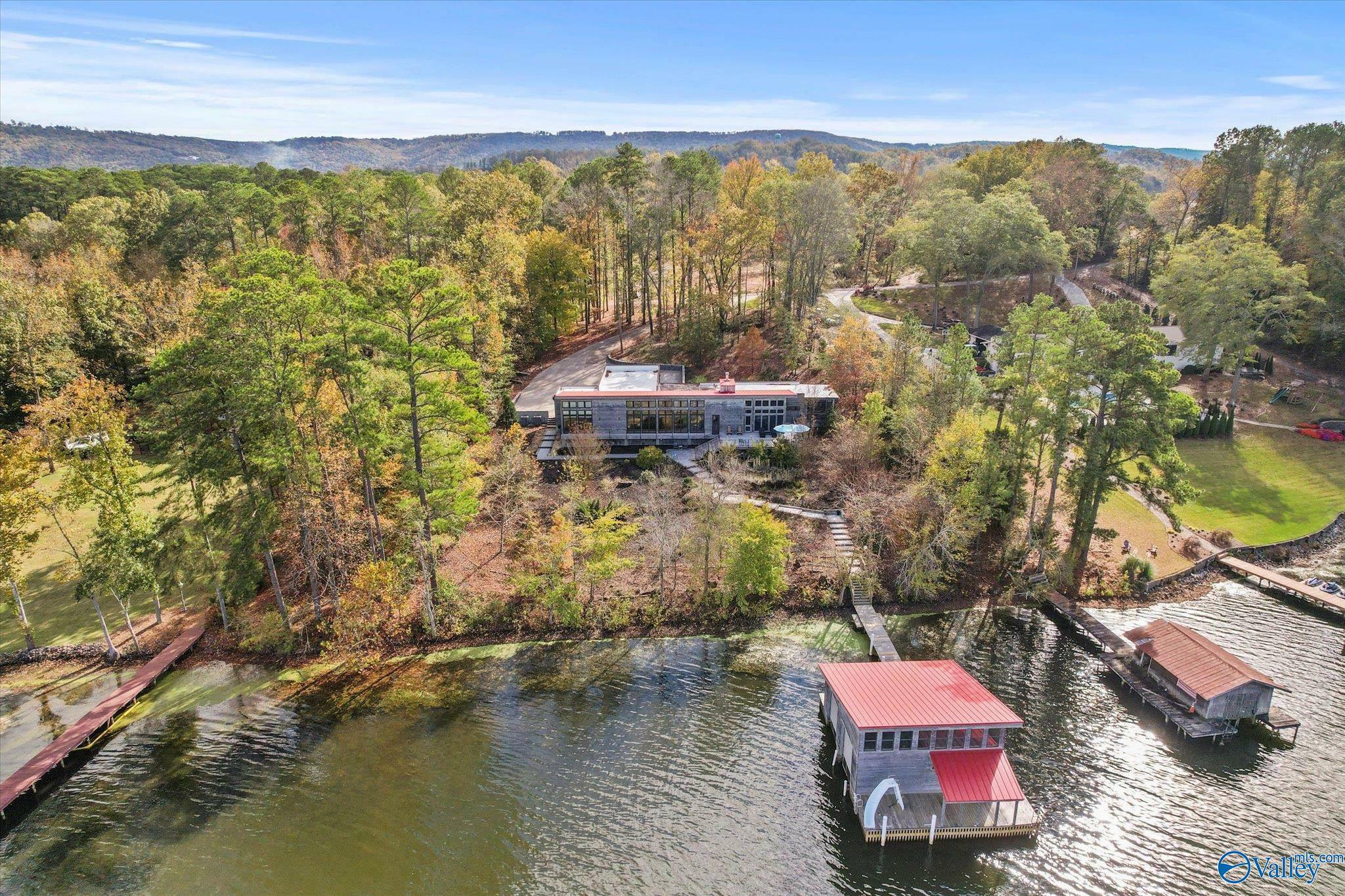 3156 Lakeshore Drive  Scottsboro AL 35769 photo