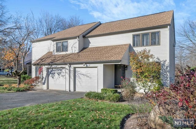 Property Photo:  43 Stonegate Drive  NJ 07068 